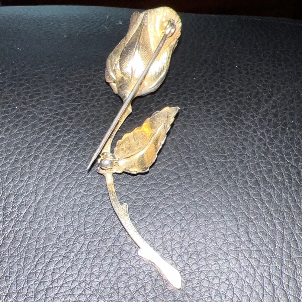 Giovanni Elegant Gold Rose Brooch - Picture 6 of 7